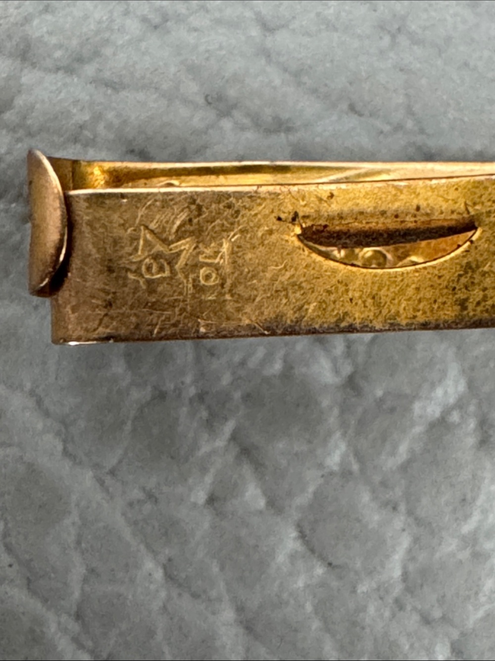 ANTIQUE VICTORIAN 10K GOLD MONOGRAMMED “M” LINGERIE BAR PIN - Picture 5 of 8